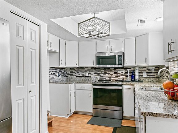 3rd image of 585 N Westridge Dr APT 25