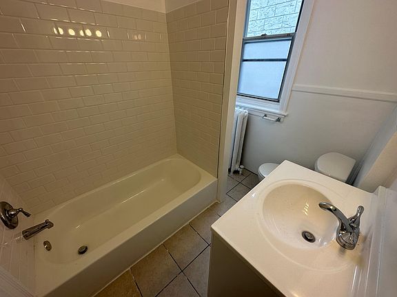 3rd image of 221 W Rockland St Floor 2