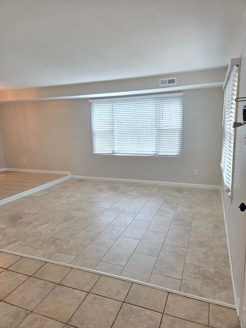 Beautifful 4 bedroom single family house in the Salem Lakes area of VA Beach — Photo 2