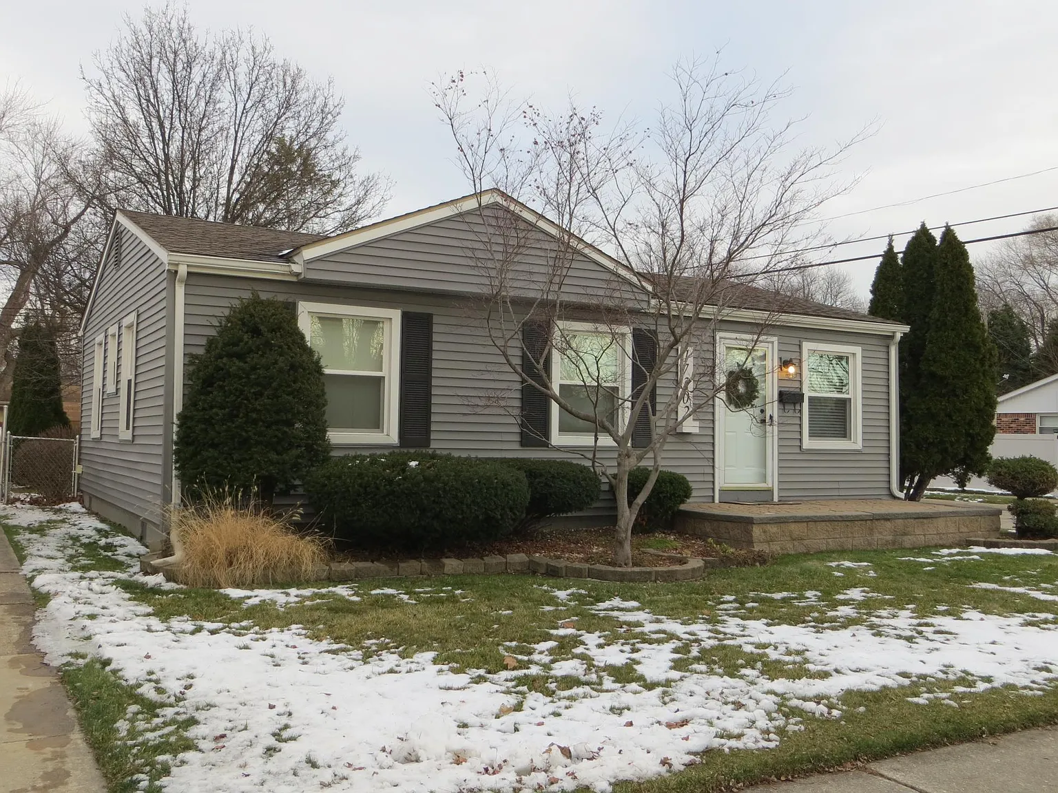 3 bed, 950 sqft, $1,400 — Photo 2