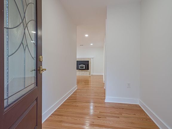 3rd image of 104 Hopewell Rd