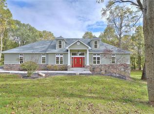 2695 Greens Dr, Hellertown, PA 18055