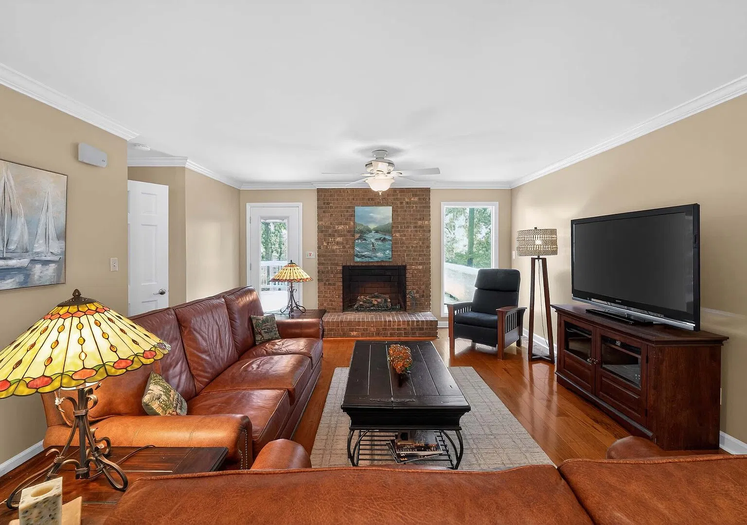Spacious 4 BR Retreat near Lake Norman with deck — Photo 4