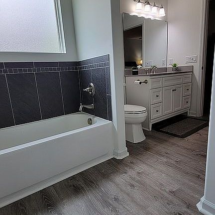 4th image of 2112 Rawson St