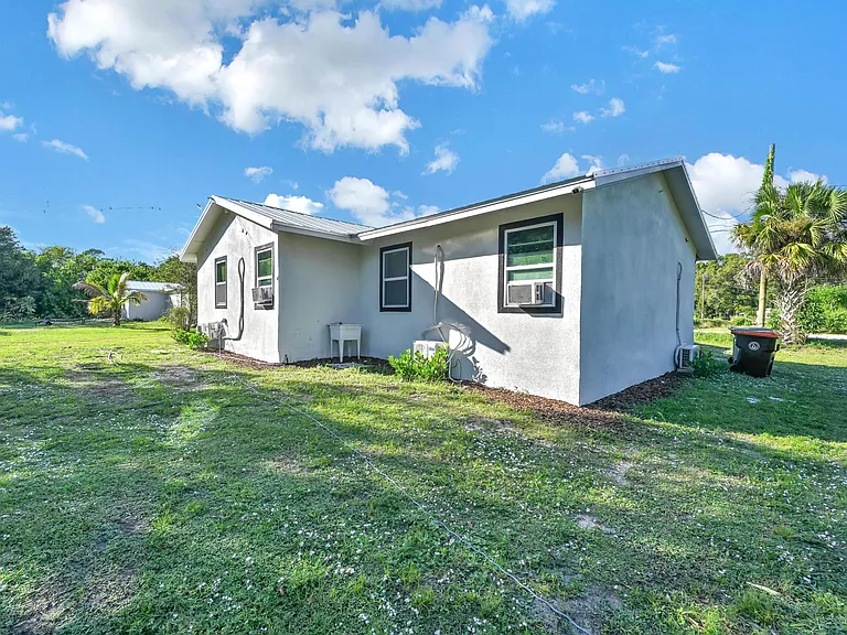 6385 86th Pl — Photo 3