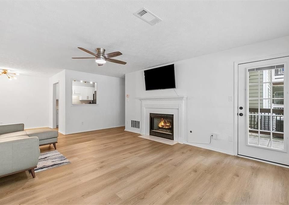 1st image of 508 Berkeley Woods Dr