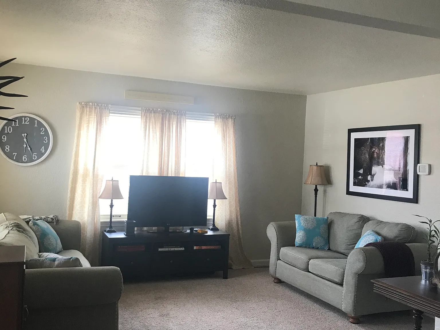 3 bed, $1,590 — Photo 2