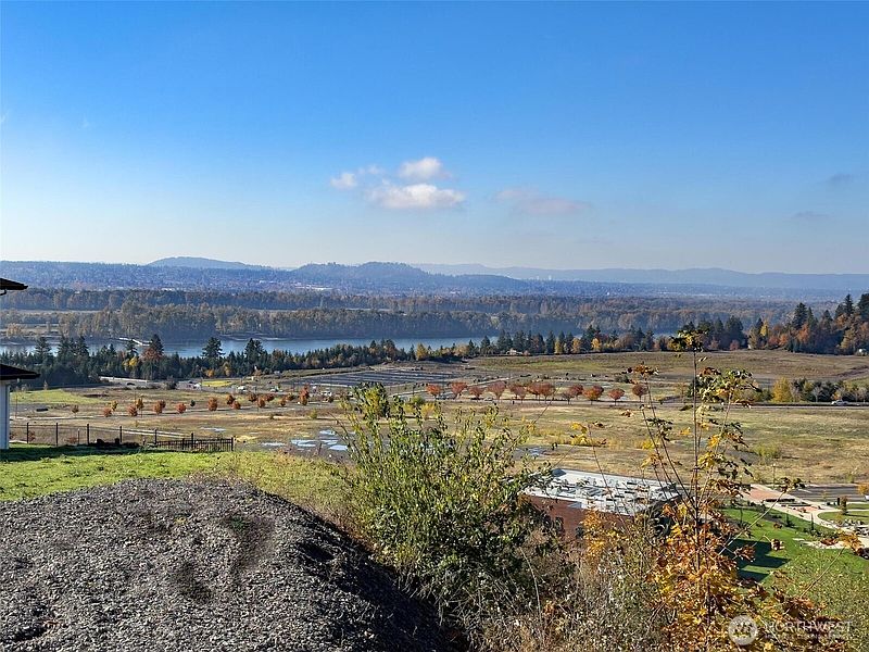 2nd image of 4402 SE ASCENSION Drive SE