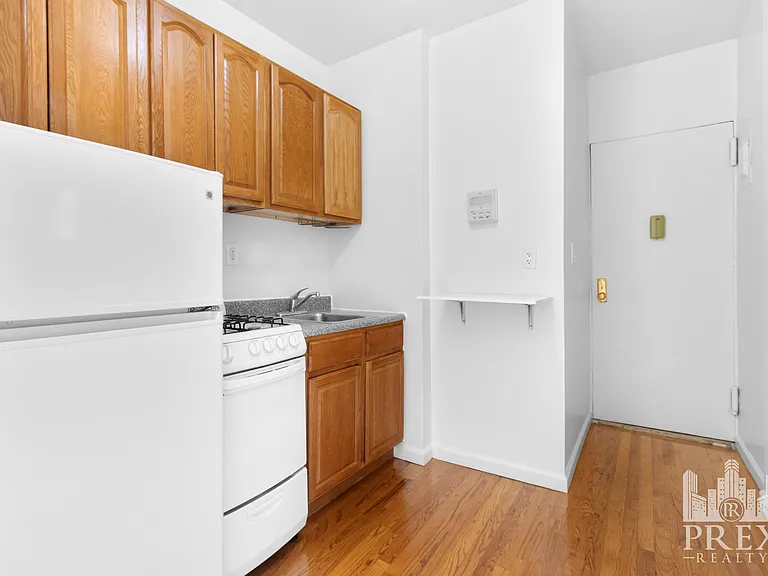 429 E 65th St #17 — Photo 5