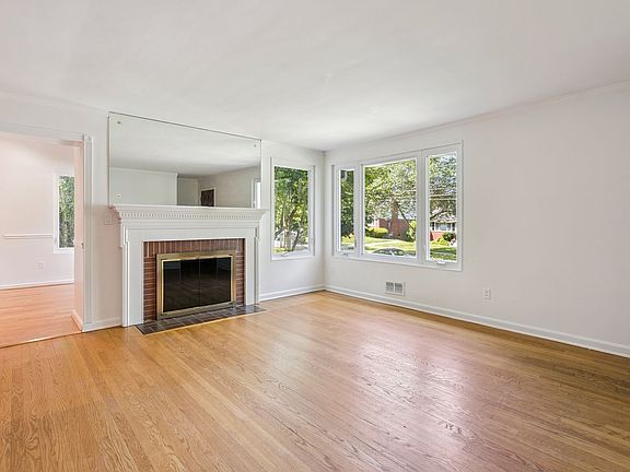 4th image of 9311 Adelaide Dr