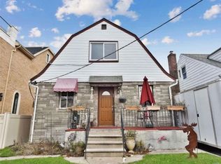 6925 185th St, Fresh Meadows, NY 11365