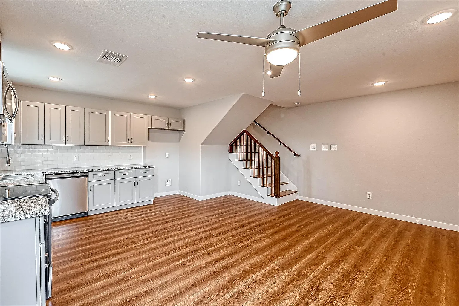 3 bed, 2444 sqft, $1,650 — Photo 3