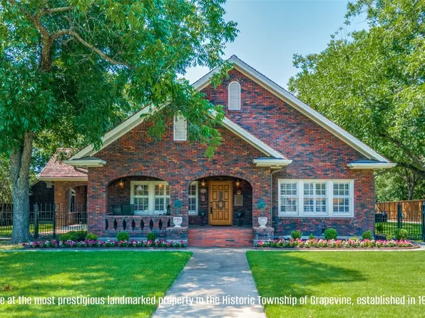 322 E College St, Grapevine, TX 76051