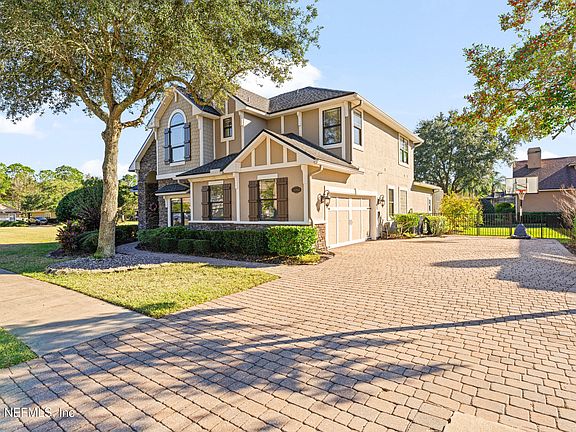 3rd image of 13060 HIGHLAND GLEN Way N