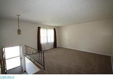 4th image of 482 Amesbury Dr