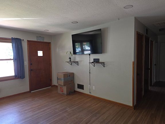 2nd image of 1407 E Crowley St
