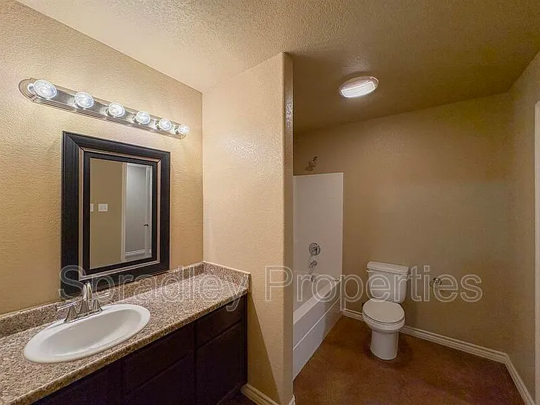 829 Laila Ln — Photo 7
