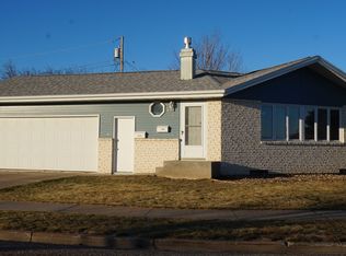1232 N 28th St, Bismarck, ND 58501