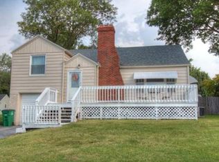908 NE Maple Dr, Kansas City, MO 64118