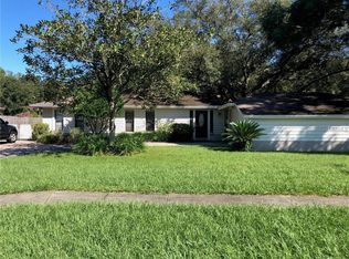 1402 Wildrose Dr, Lutz, FL 33549