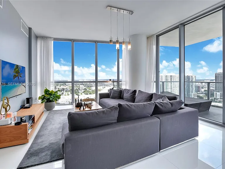 1100 Biscayne Blvd #3205 — Photo 6