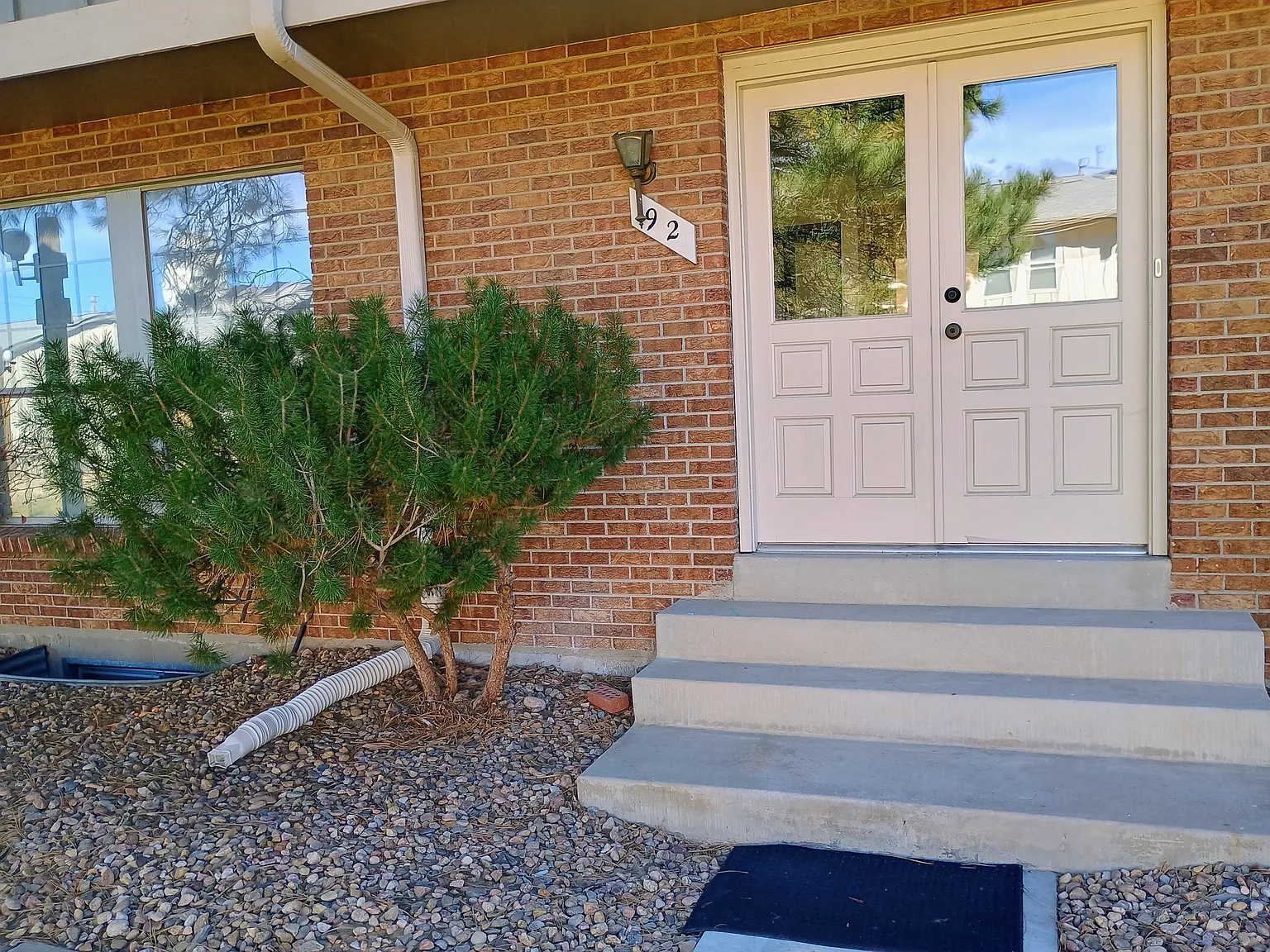 4 bed, 3.5 bath, 2574 sqft, $3,195 — Photo 1