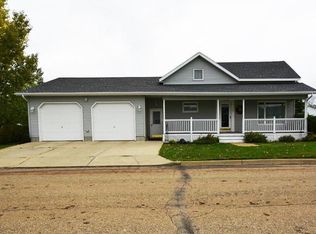 108 5th St S, Glen Ullin, ND 58631