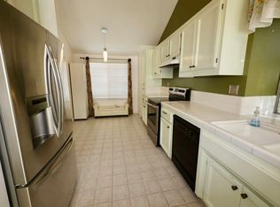 2071 E Minarets Ave, Fresno, CA 93720