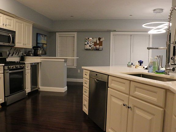 2nd image of 506 Sea St #U506