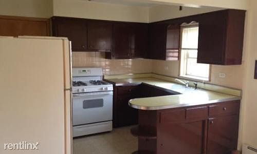 2nd image of 6510 W Devon Ave APT Gn