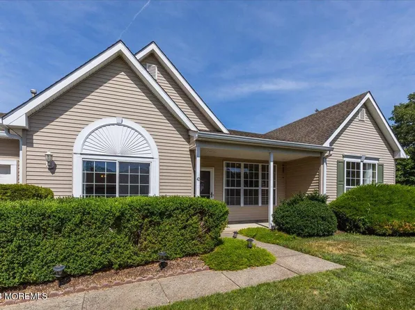42 Sunnybrook Lane, Lakewood, NJ 08701