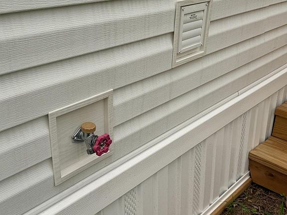 5th image of 10 Buffalo Dr