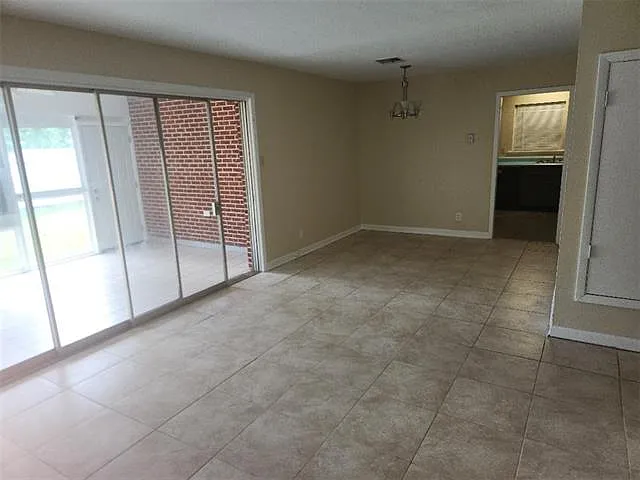 3 bed, 1.5 bath, 1520 sqft, $1,700 — Photo 3
