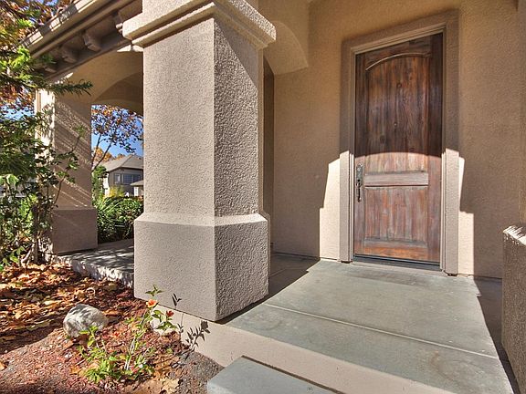 3rd image of 5954 Pala Mesa Dr