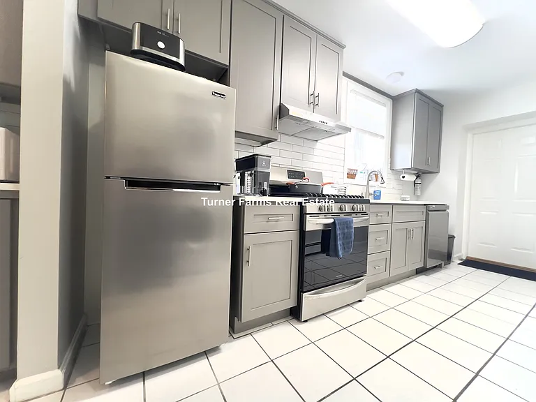 29 Lambert St #1L — Photo 6