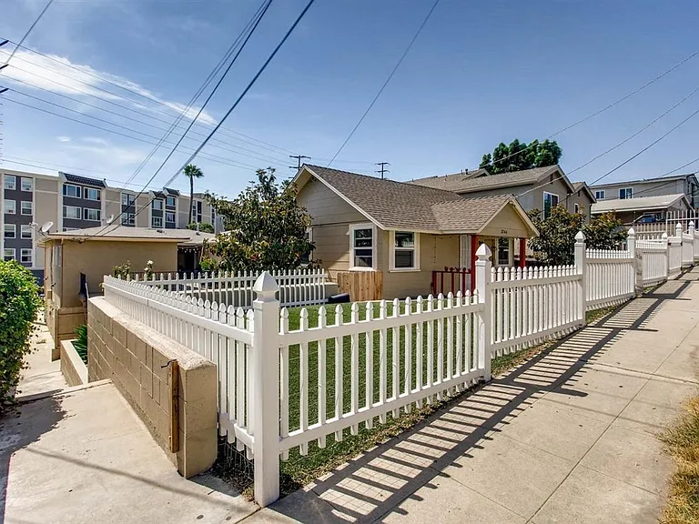 3744 Swift Ave — Photo 5