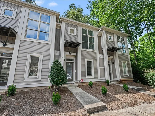 1043 Park West Dr, Charlotte, NC 28209