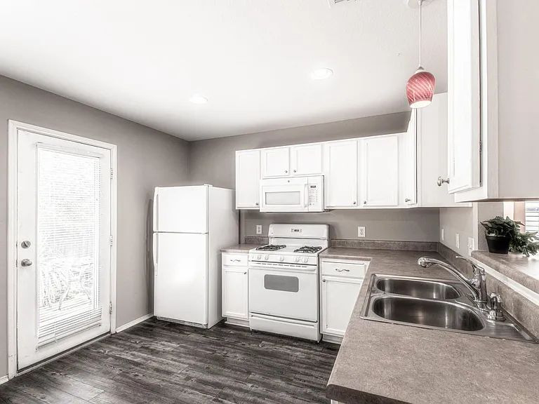 180 Onyx Lake Dr — Photo 10