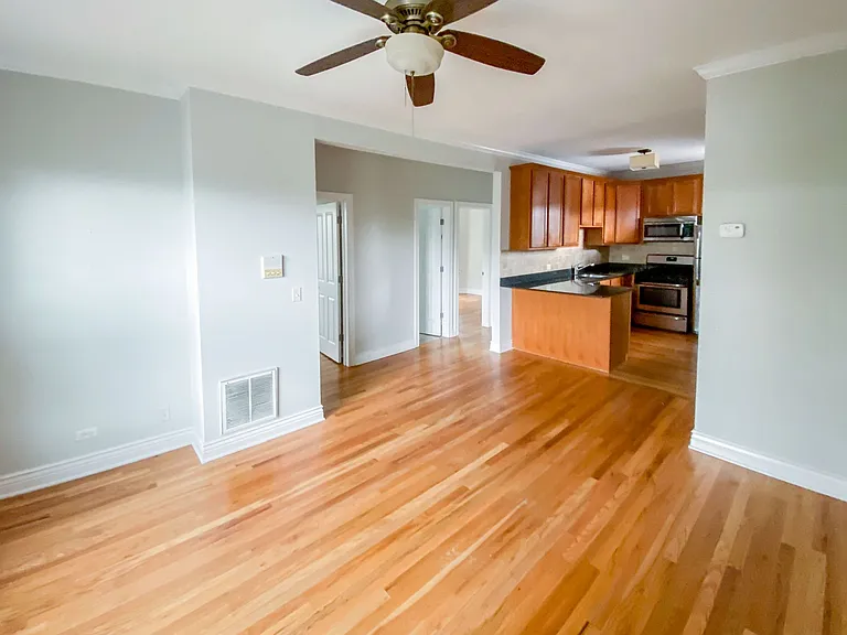 1210 W Waveland Ave — Photo 4