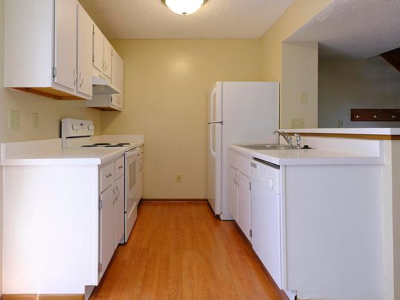 5th image of 4925 Singleton Dr #10C