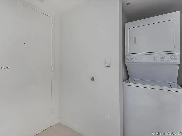 92 SW 3rd St #4006 — Photo 8