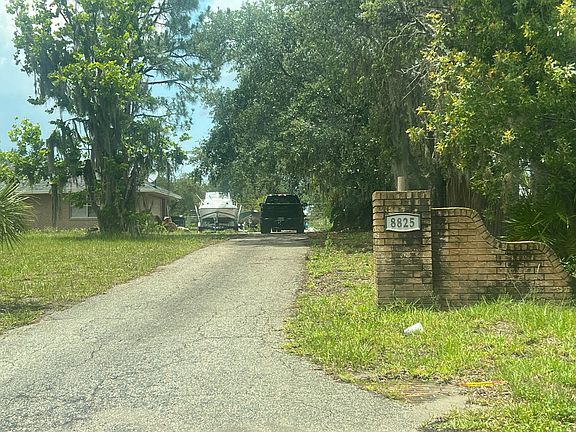 3rd image of 8825 Oakwood Dr
