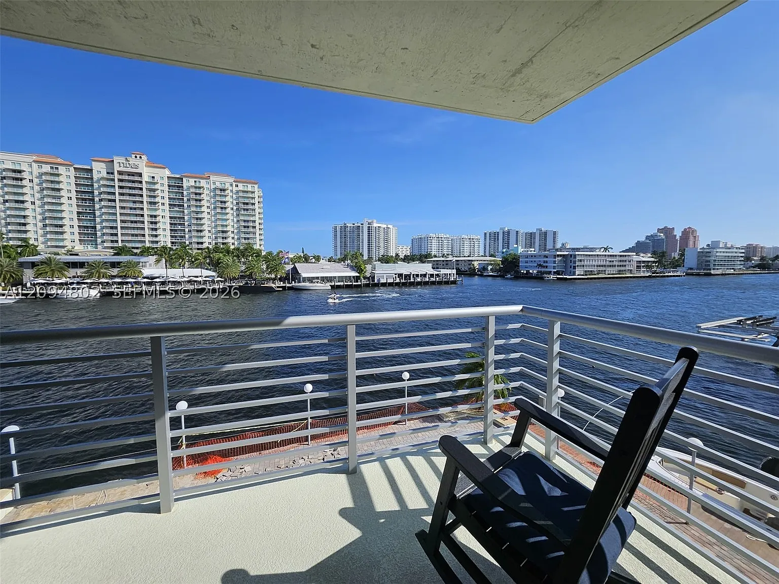 2 bed, 2.0 bath, 1040 sqft, $3,200 — Photo 3