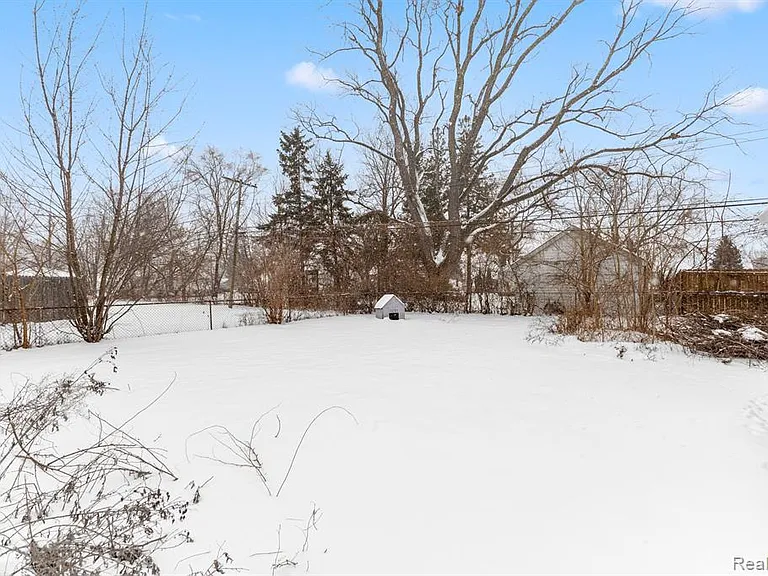 28643 Beechwood St — Photo 4