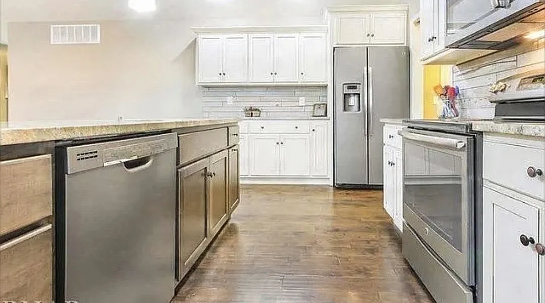 4 bed, 2980 sqft, $3,500 — Photo 3
