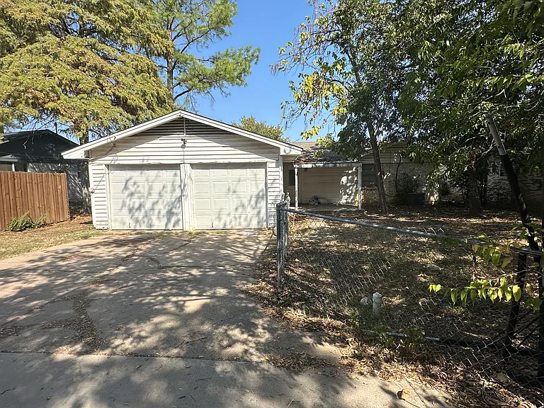 4132 Logan St — Photo 2