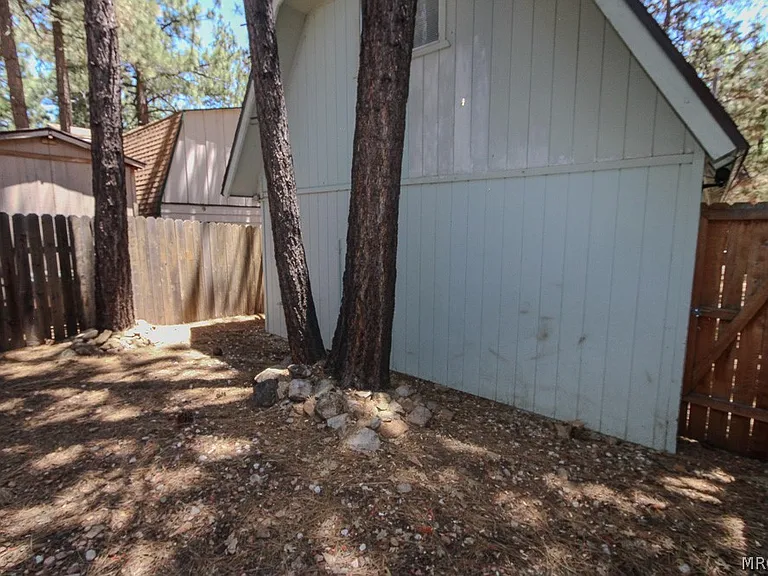 370 Victoria Ln — Photo 19