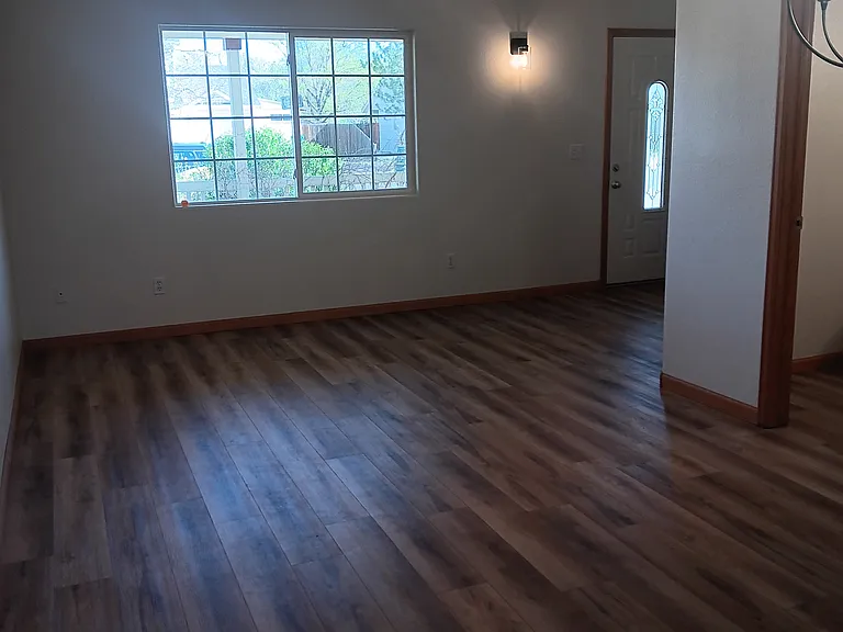 314 Ash Ct — Photo 2