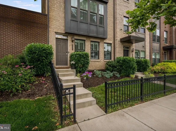 6400 47th St, Riverdale, MD 20737