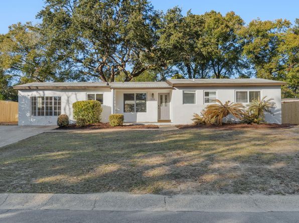 220 Argyle Ct, Mary Esther, FL 32569
